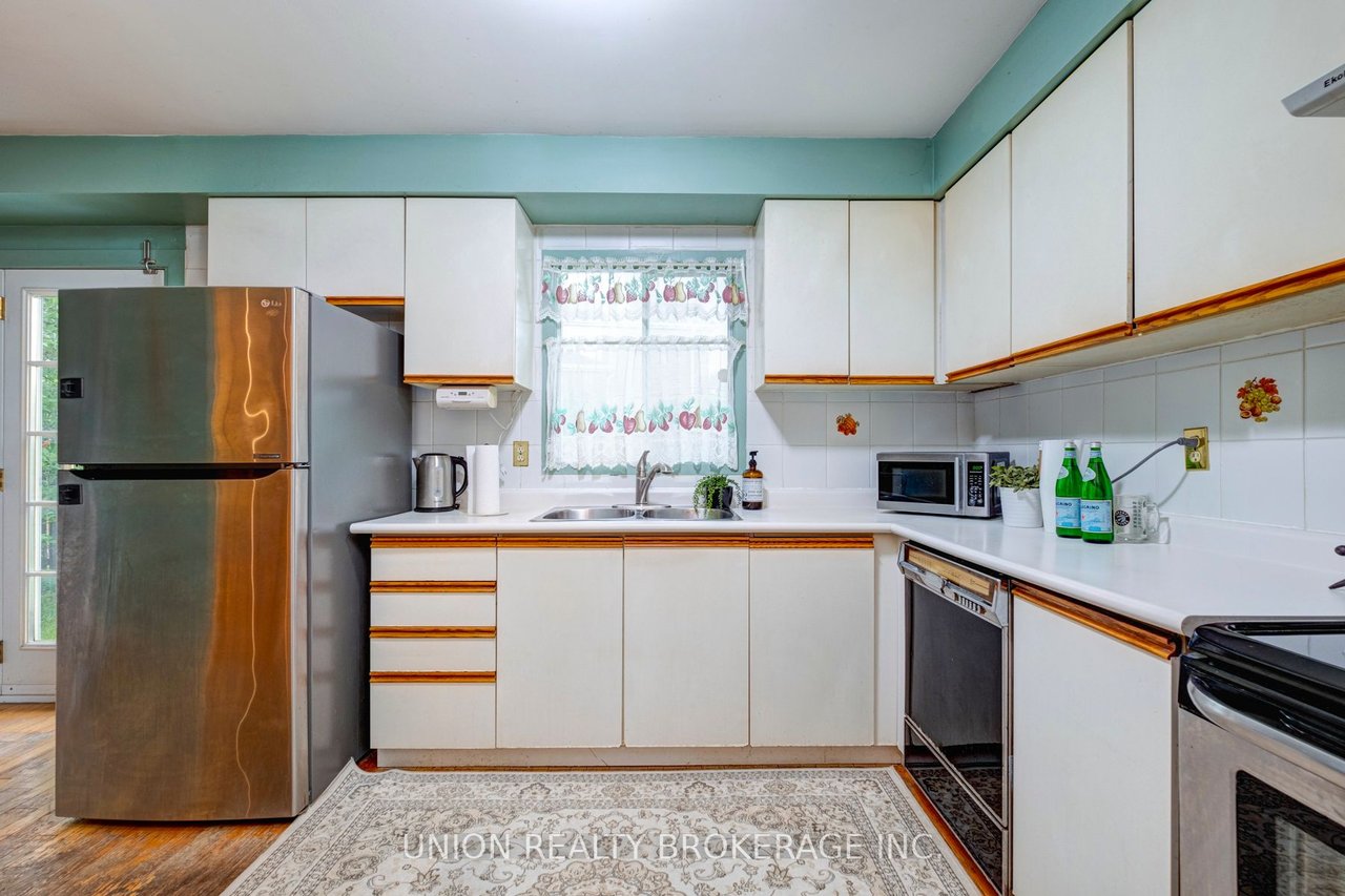 74 Coalport Dr