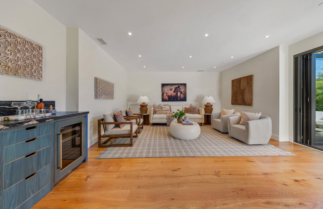 Contemporary Gem on Belvedere Island