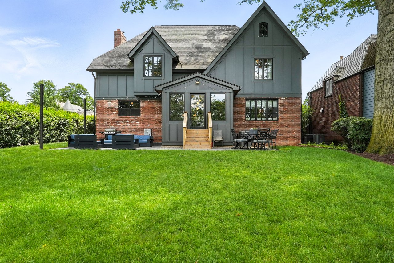 86 Standish Blvd