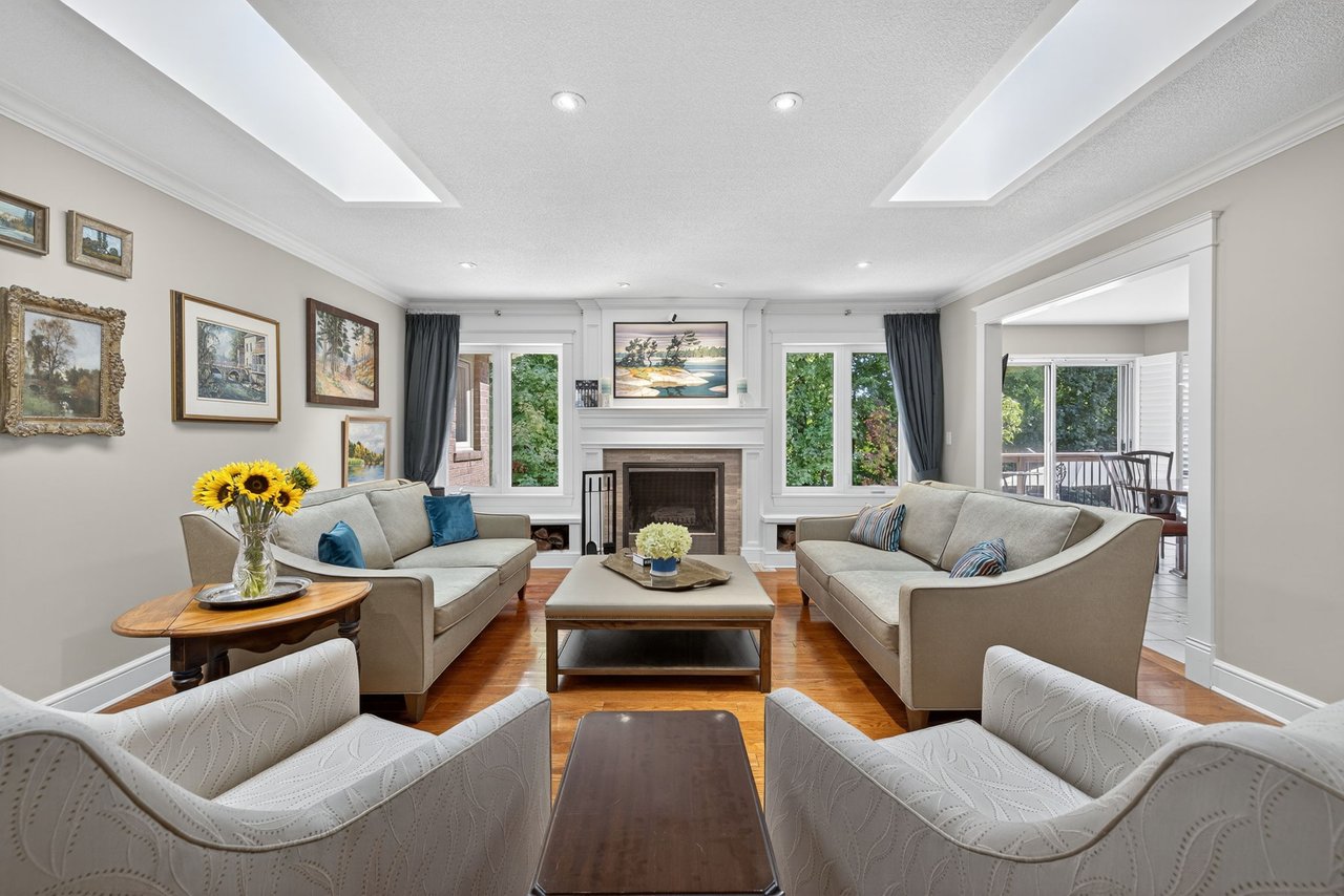 6 Falling Leaf Crt, Aurora