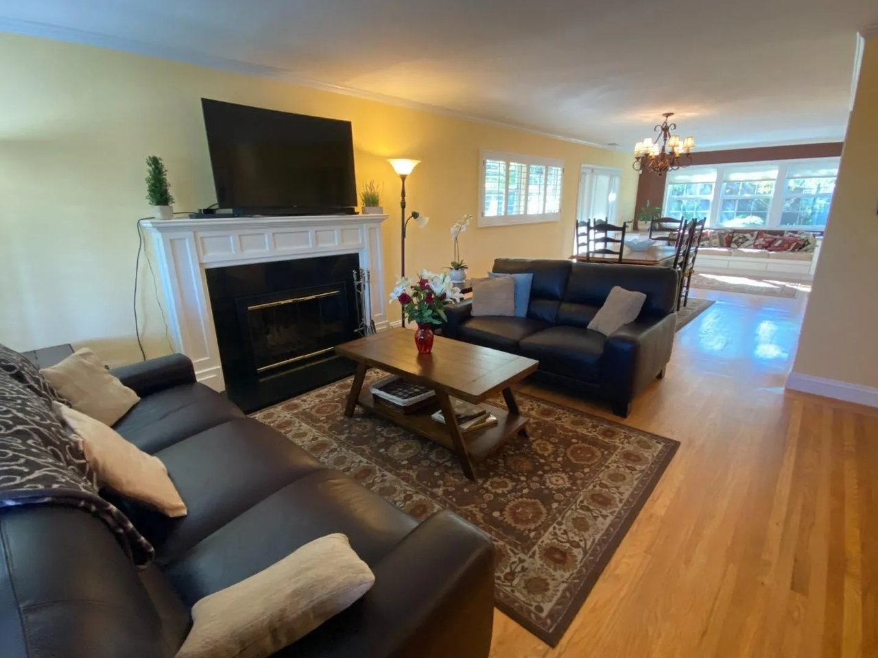 1102 Foothill St