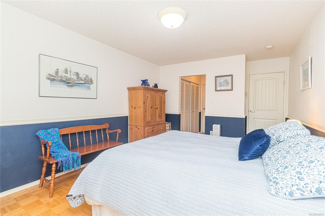 304-1665 Oak Bay Ave