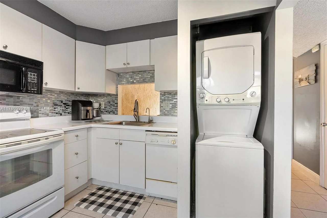 3200 NW 5th Ter Apt 33