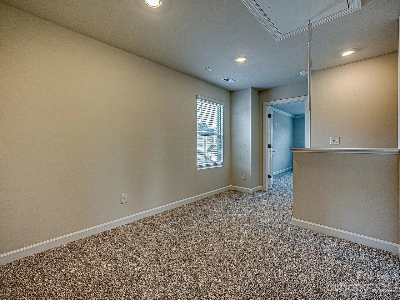 664 Citriadora St