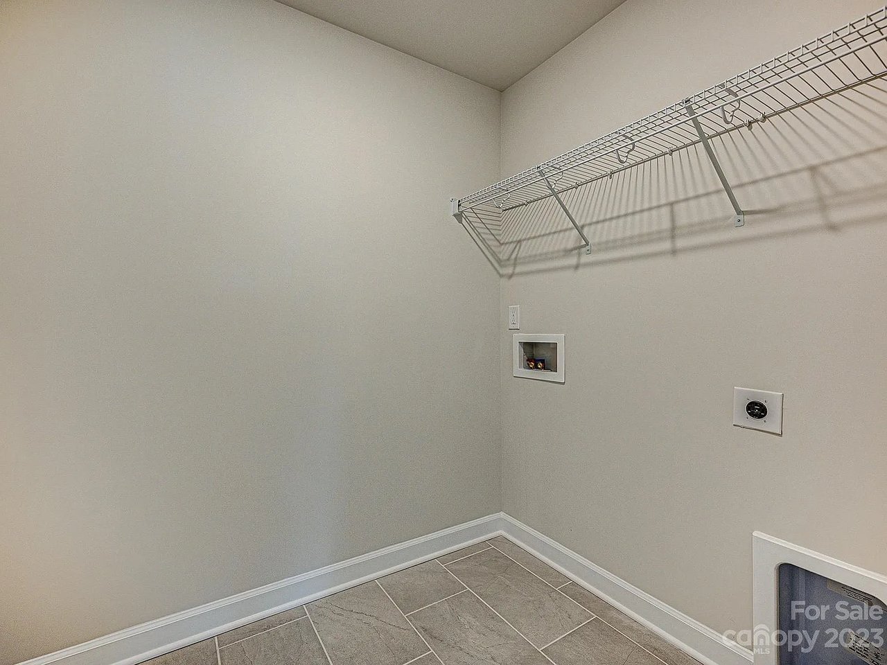 664 Citriadora St