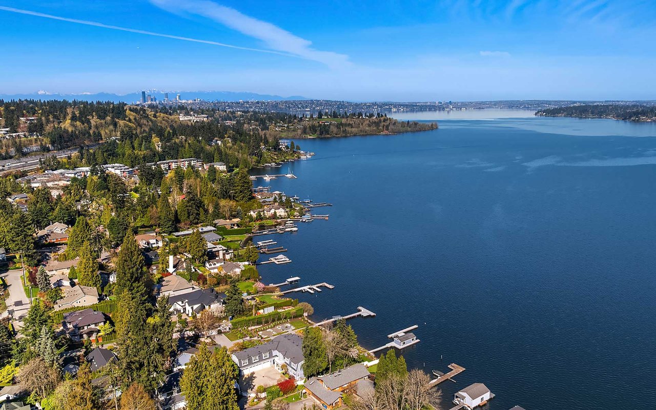 Northwest Contemporary Style on Mercer Island’s Cherished North End