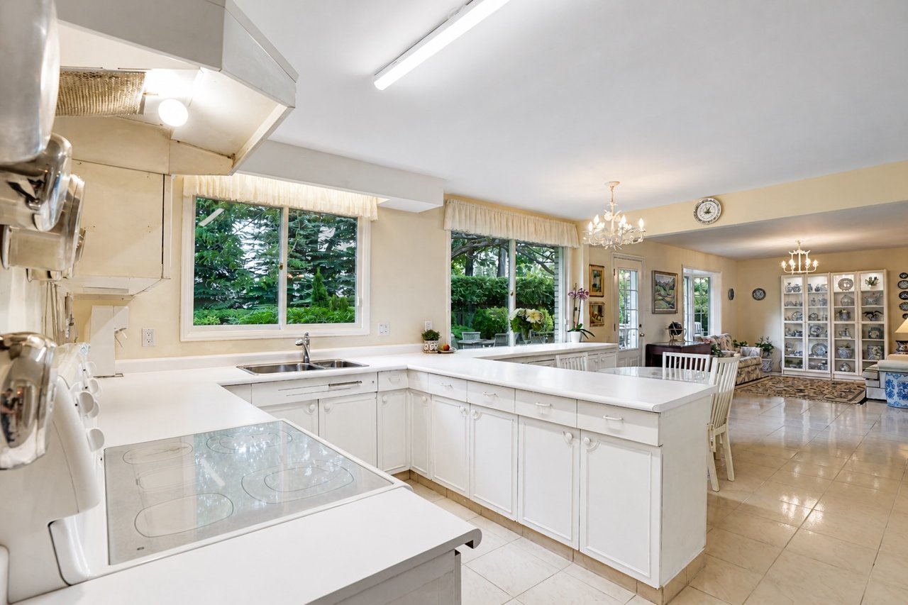 5052 Lakeshore Road, Burlington
