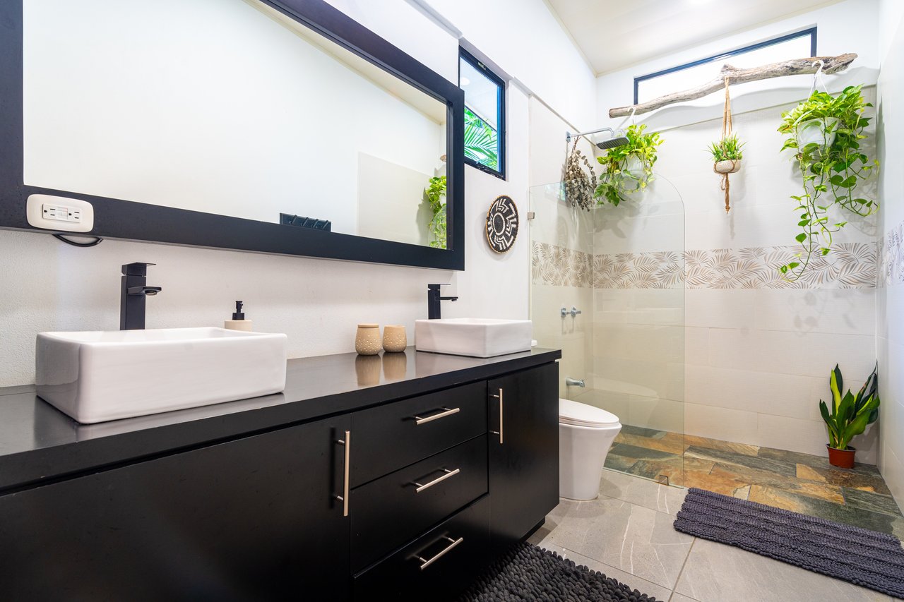 Modern 3 Bedroom Home - Walking distance to it all!