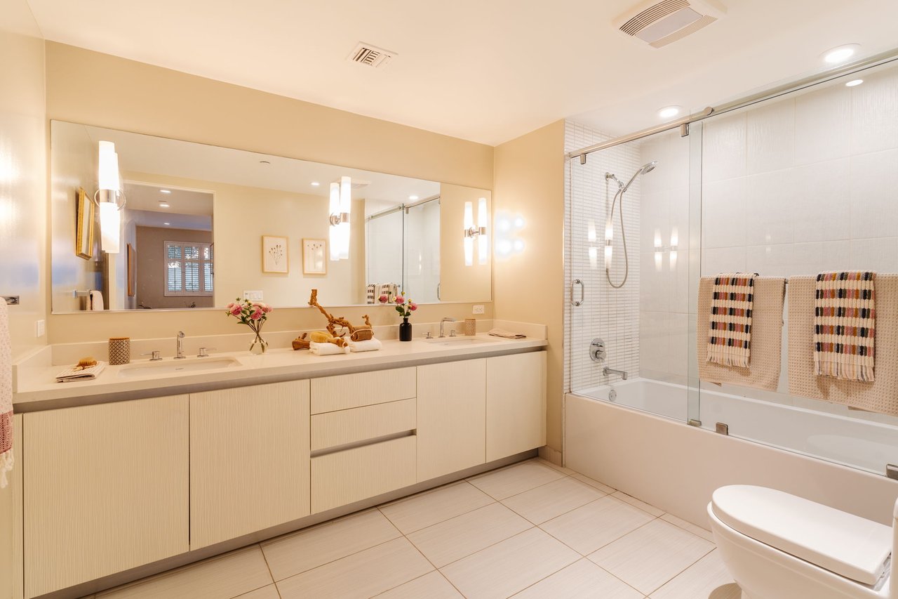 441 S Barrington Ave Unit: 109, Brentwood 