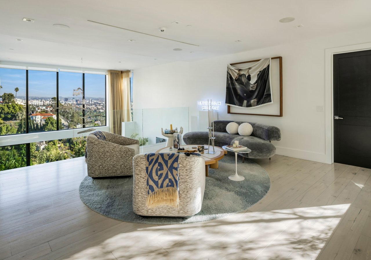 8080 Laurel View Dr, Los Angeles