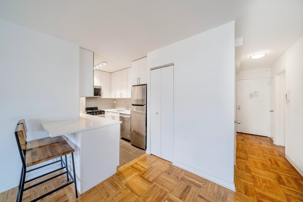 240 East 76th Street Unit: 7W