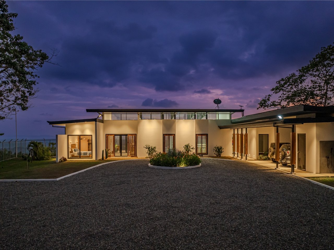 Stunning Off-Grid Modern Home with Spectacular Views and Expansion Potential In Tres Rios