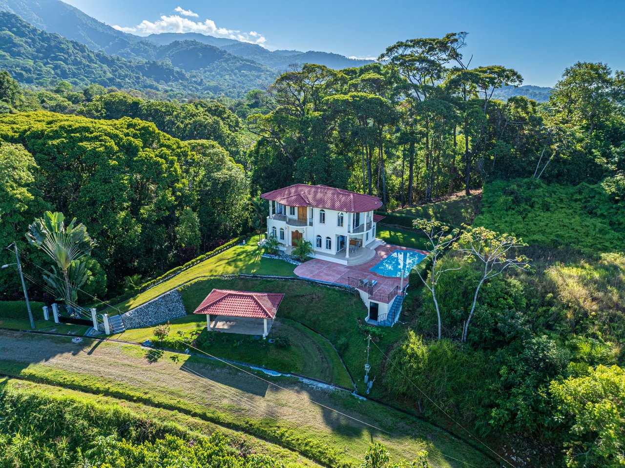 Elegant 3 Bedroom + Office Jungle Home in Puesta Del Sol, Ojochal
