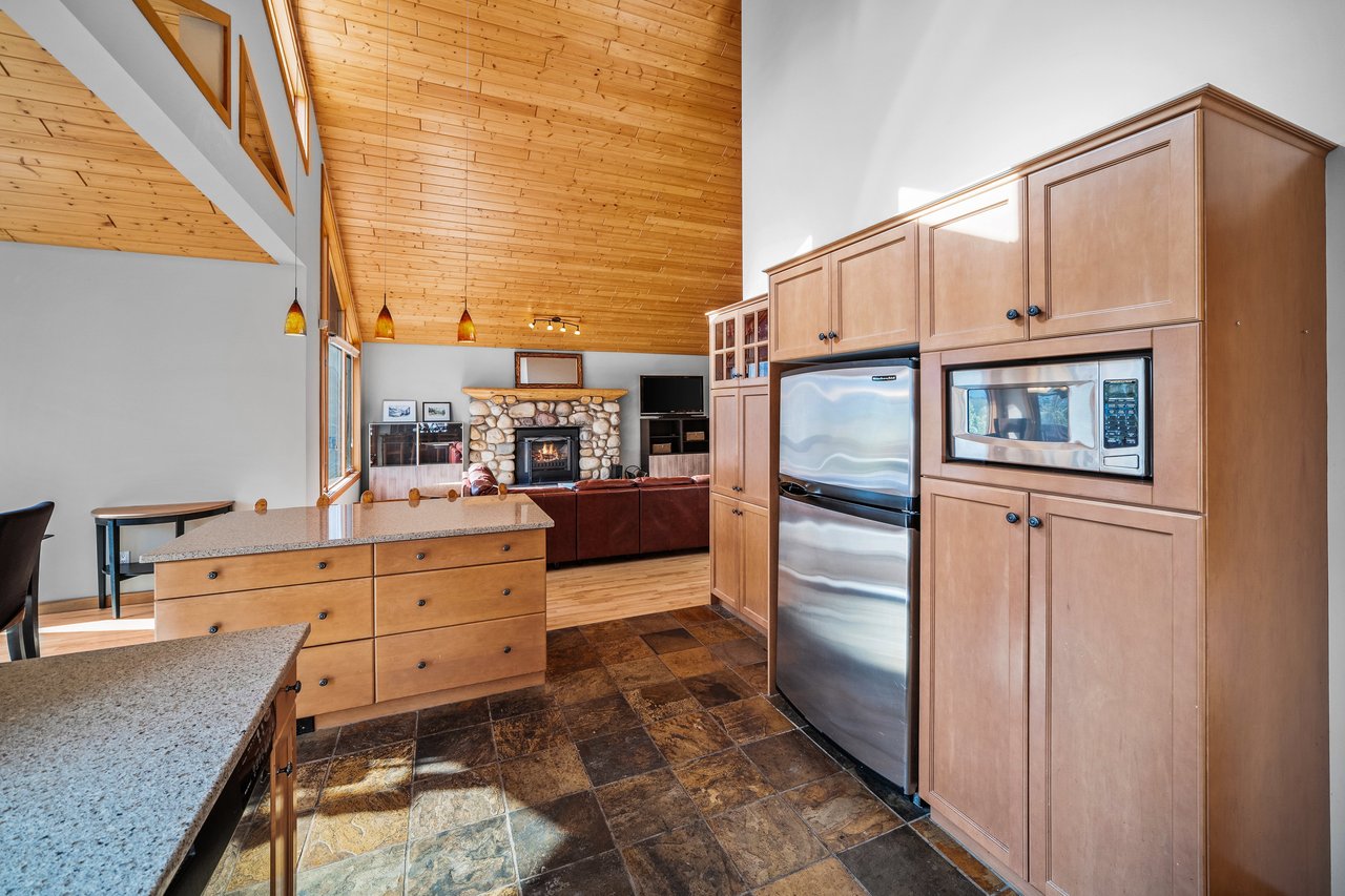 369 Eagle Heights