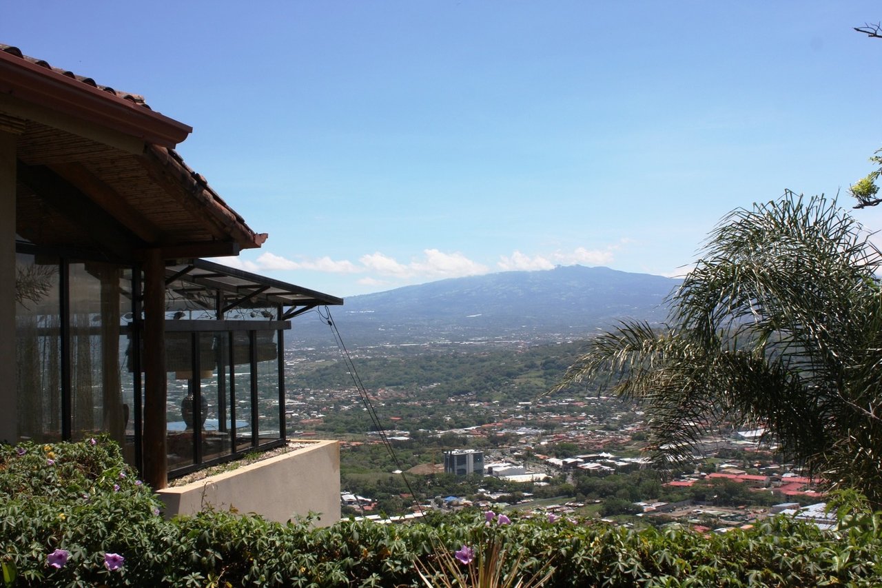 Fully Furnished Provenzal Estate