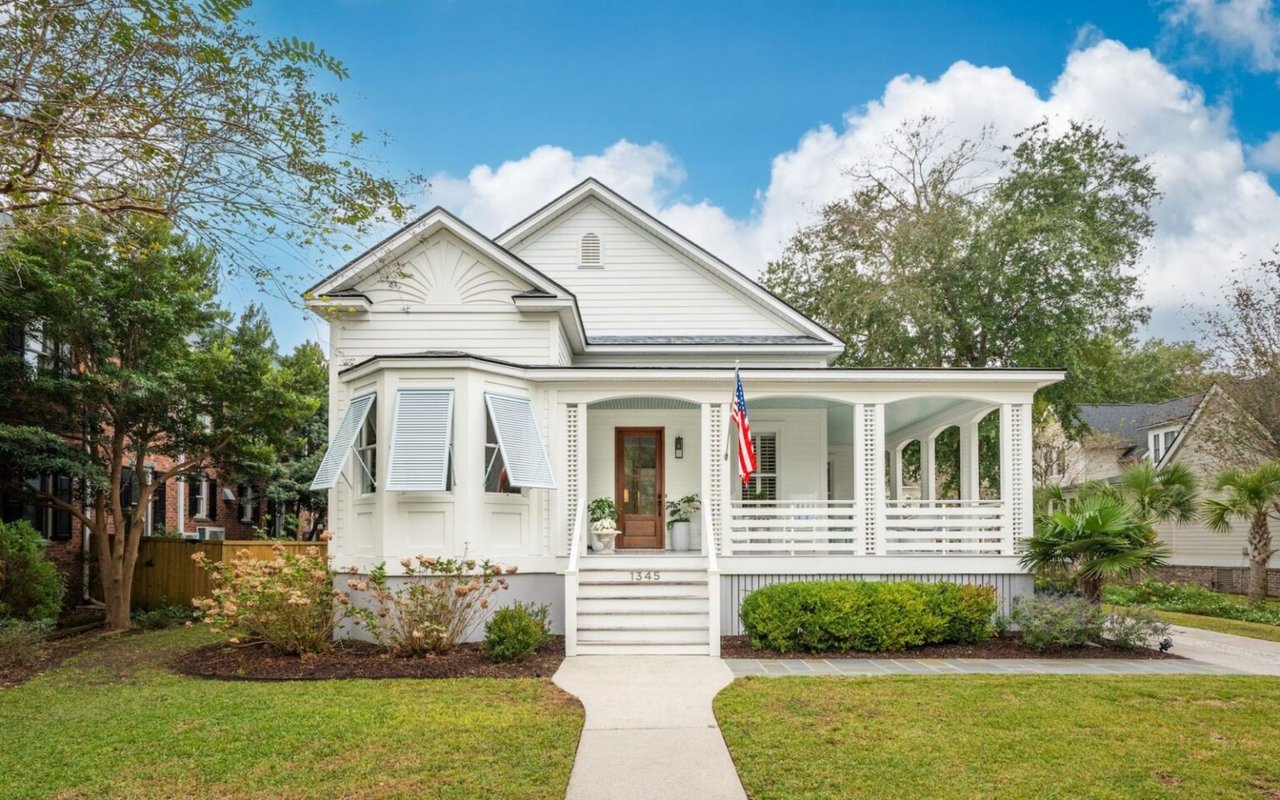 Charming Coastal Cottage – 1345 Langford Road