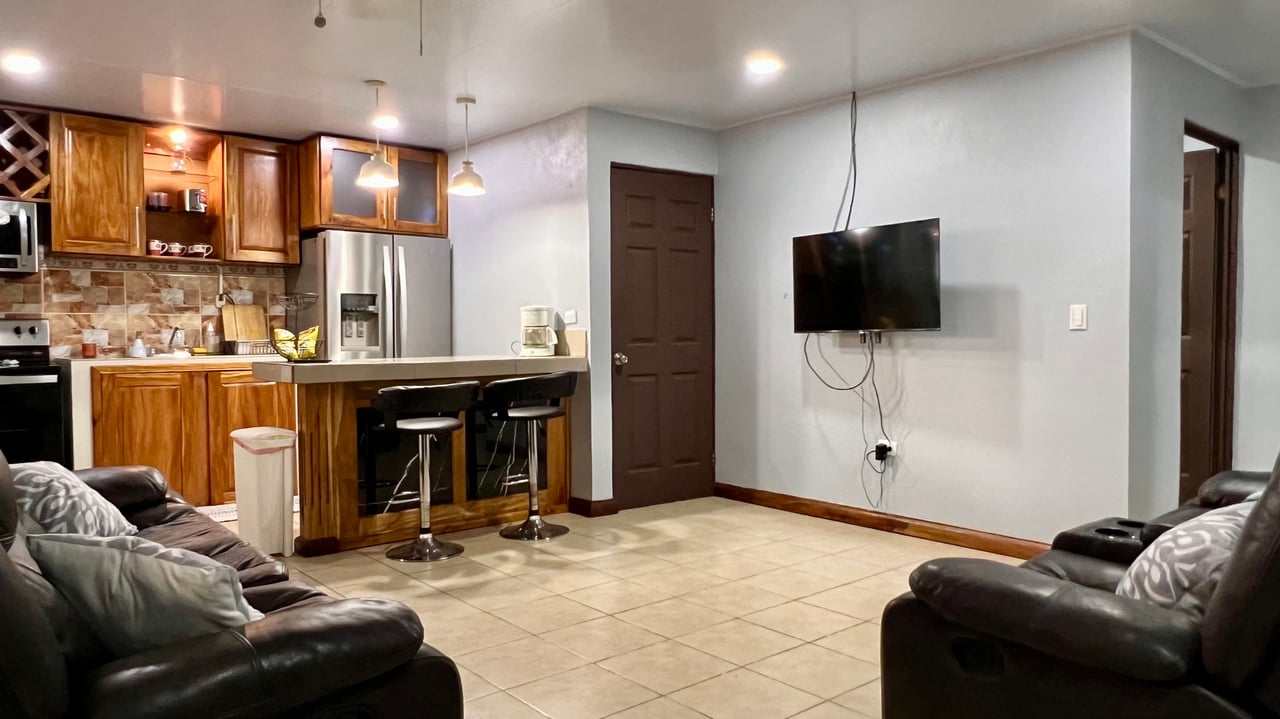 3-Bedroom Home with Large Pool and Garden in Bahía