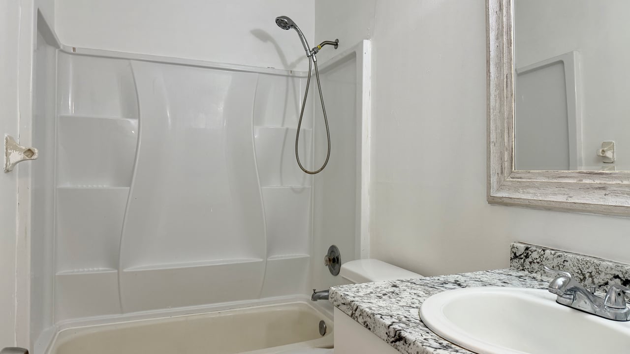 Spacious Ground-Floor Apartment for Lease in Winter Springs