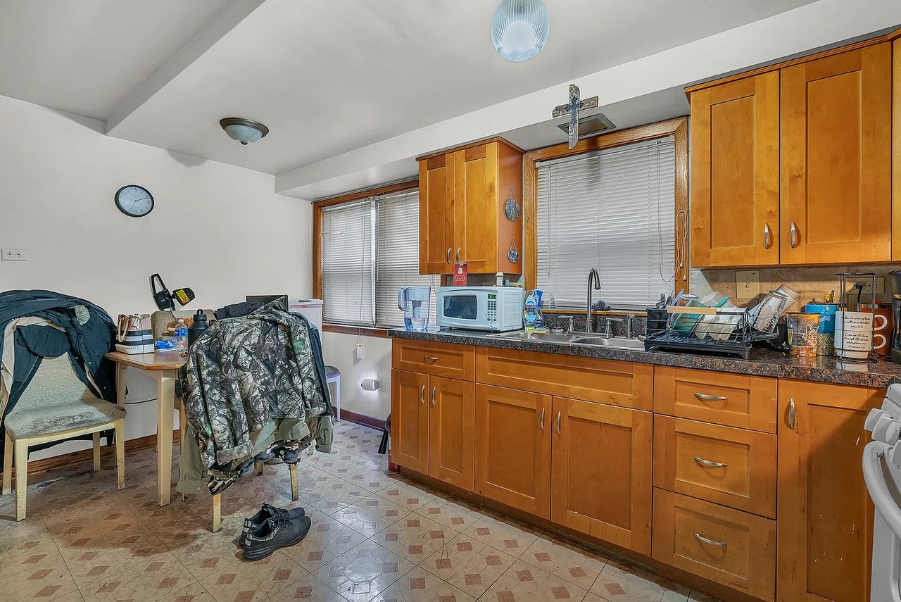 6048 W 79th Street, Burbank, IL