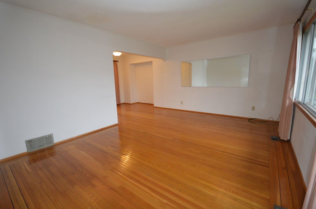 1523 Rosser Ave