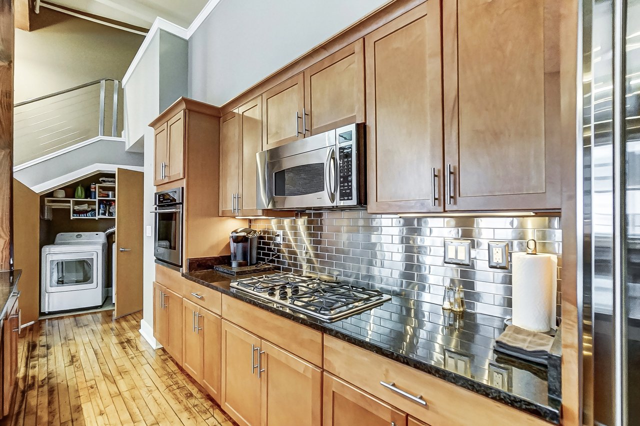 26 E 6th St. (3 units available.) #702, #802 #803