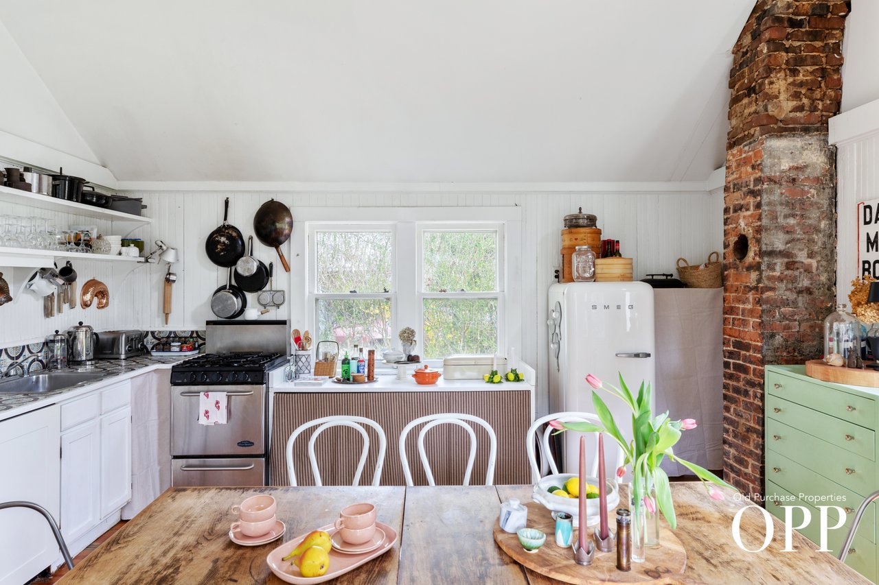 Early Bellport Charm Close to Everything