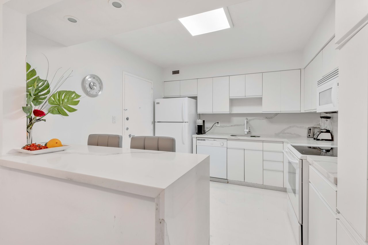5161 Collins Ave #411 Miami Beach FL-33140