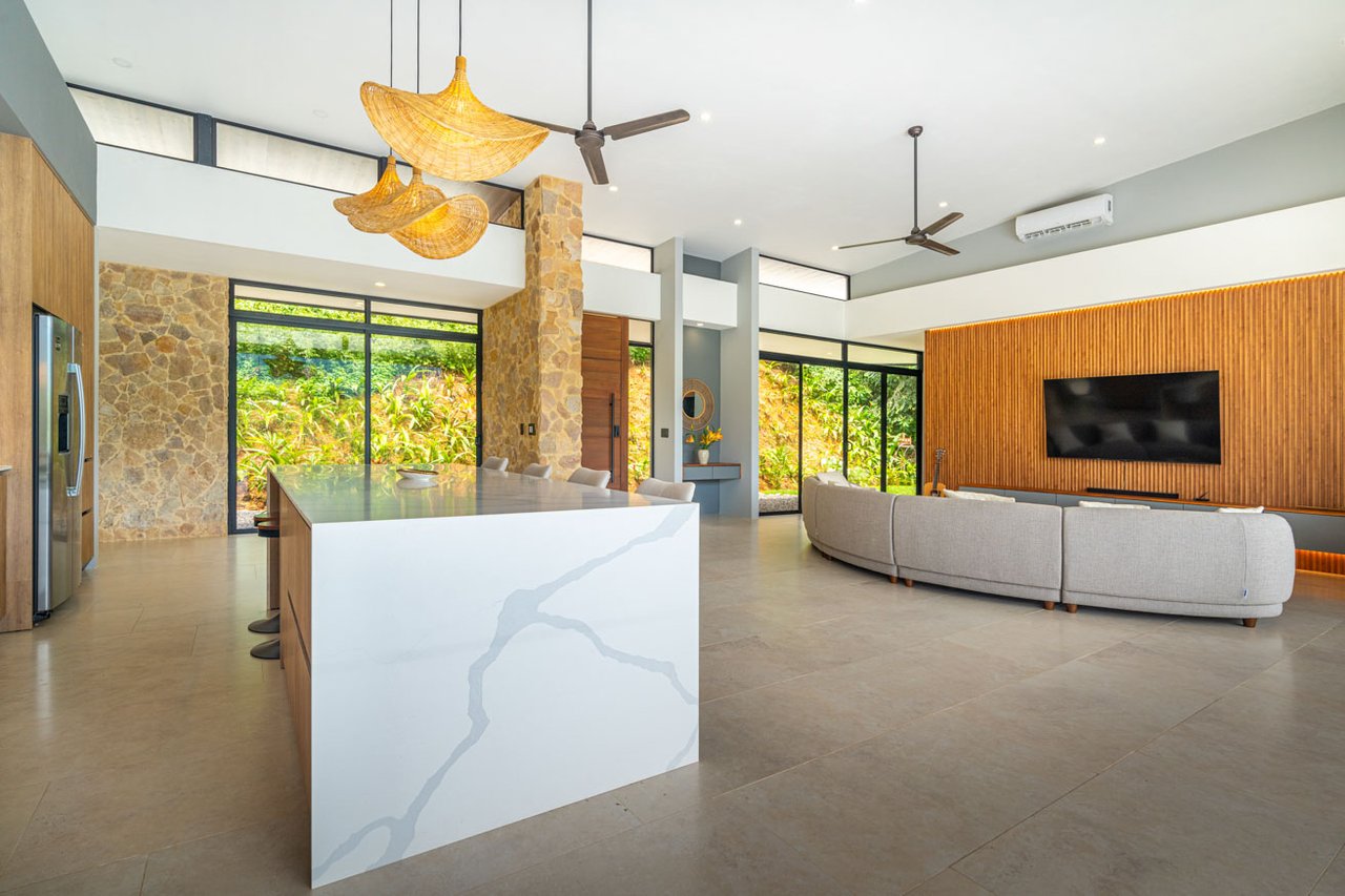 Ojochal Modern Jungle Home with Infinity Pool & Mountain Views