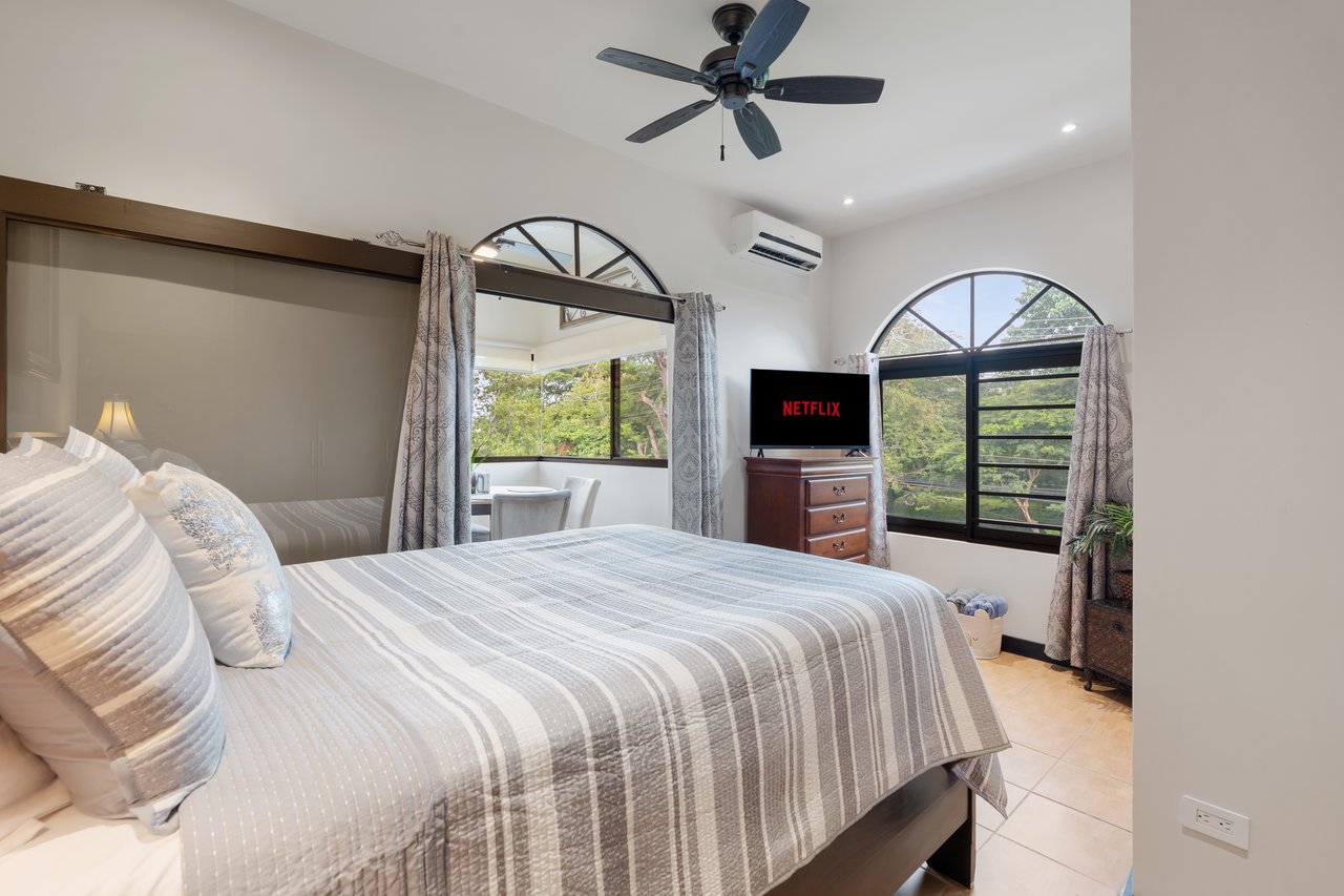 Laughing Gecko Suites | Beach Suites / Boutique Hotel For Sale