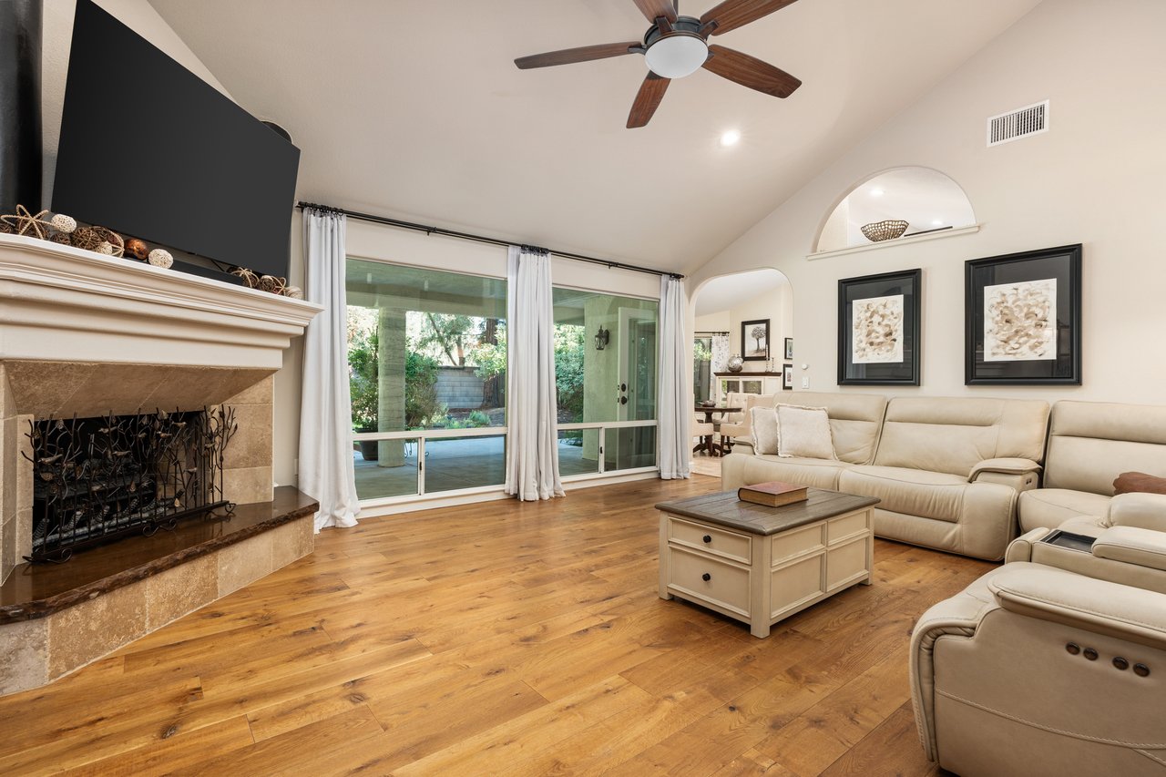 841 E Country View Circle