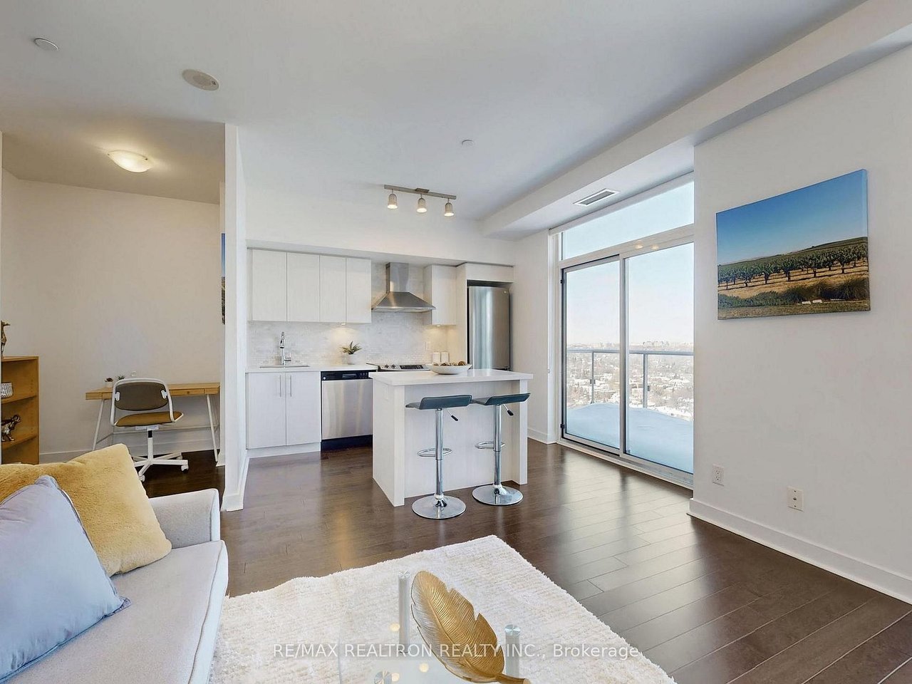 PENTHOUSE ON ENGLINGTON CROSSTOWN LRT