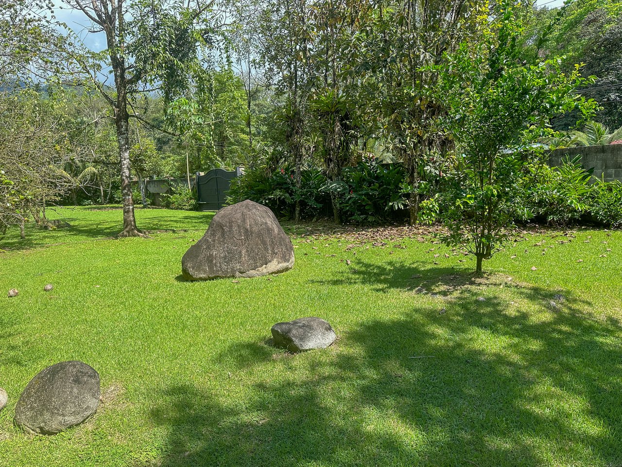 A riverfront 3-bed home on a large property In Ojochal, Costa Rica