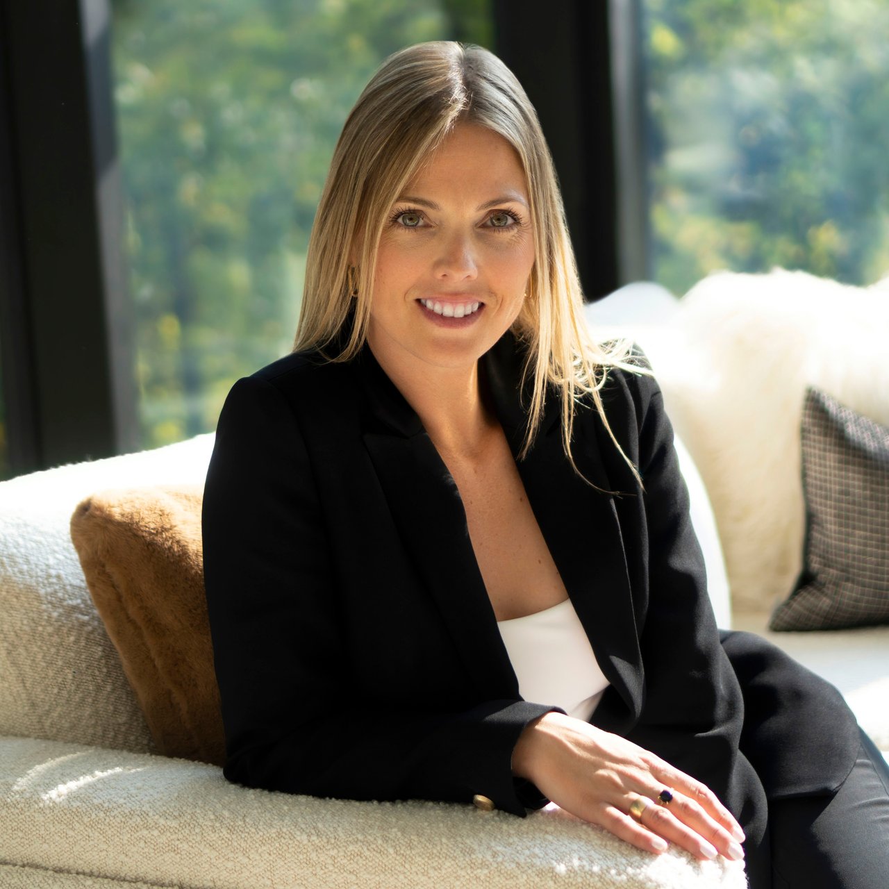 Natalie Costello Mississauga, ON Real Estate Agent Headshot