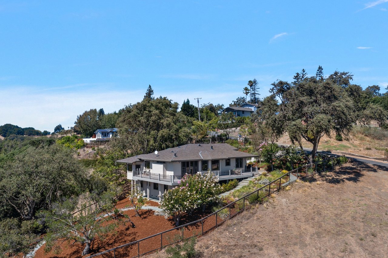 809 Mountain View Dr