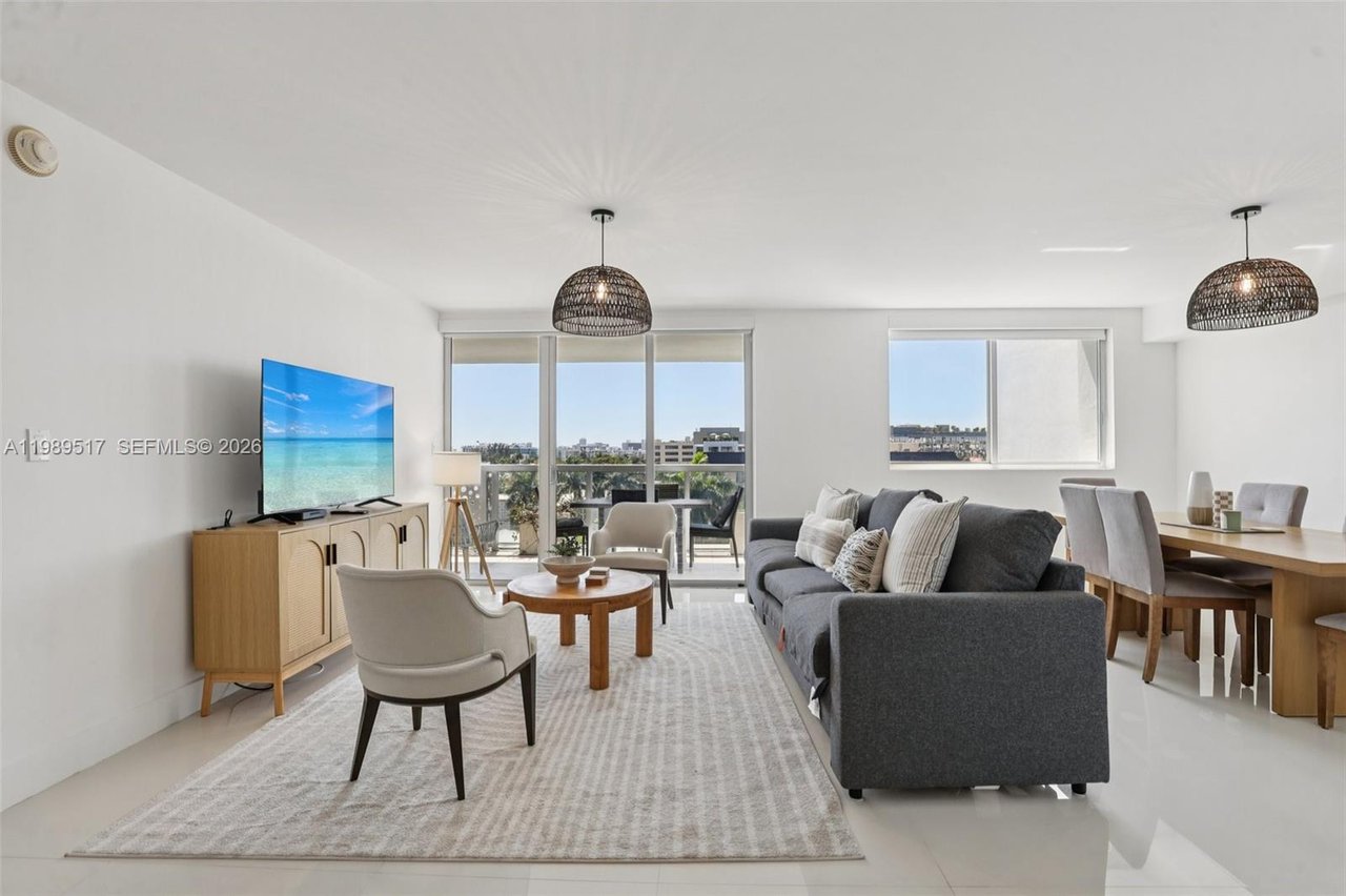 1100-100-street-703-fl-condo-for-sale-living-area