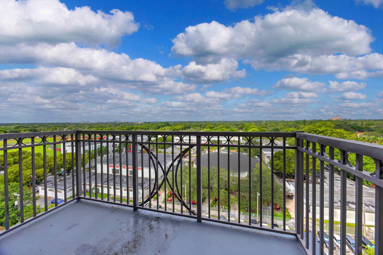 Exceptional Lower Penthouse Corner Unit in The City Beautiful