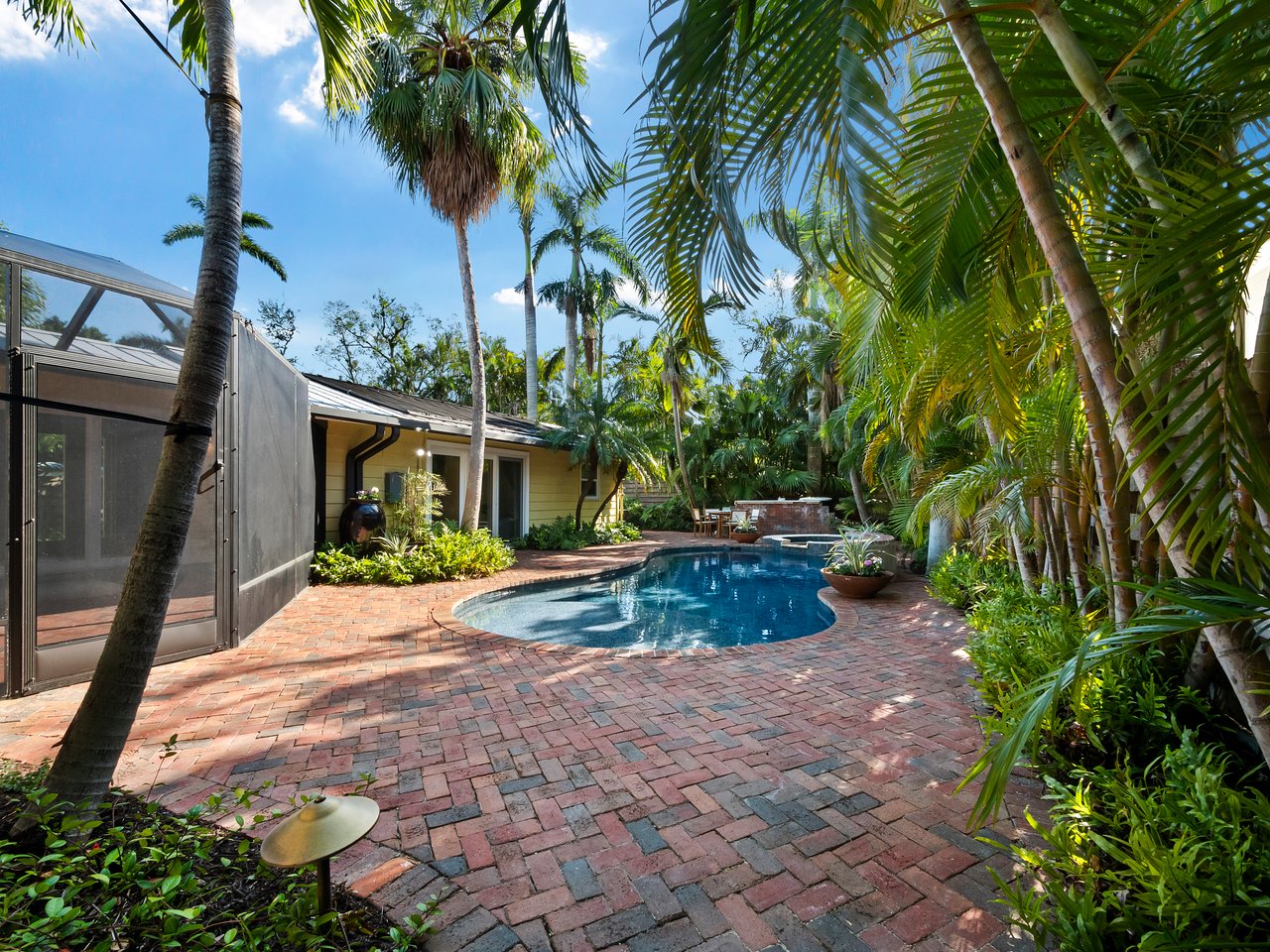 1930 ALTA VISTA ST
