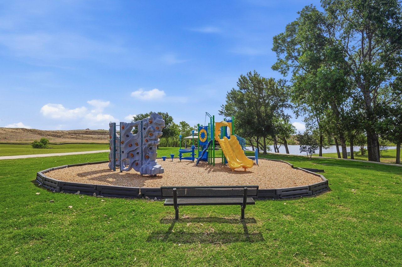 Gated Community Minutes from Eagle Mountain Lake!