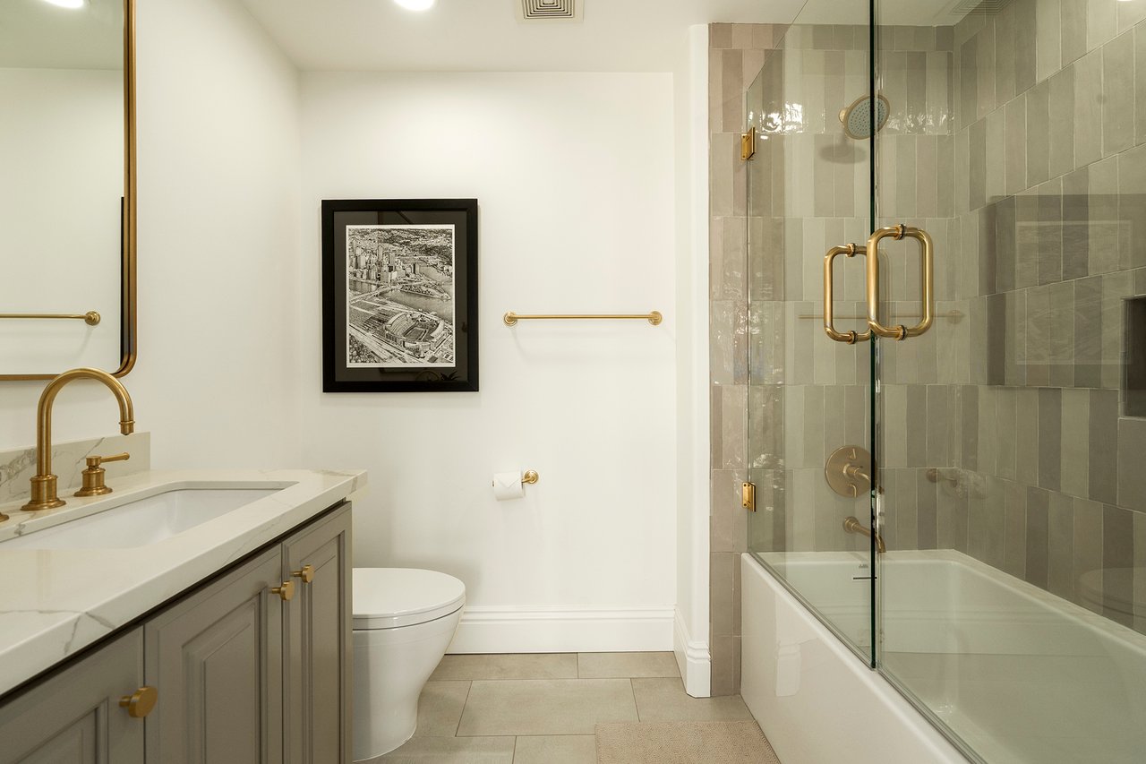 7175 E CAMELBACK Road, 401