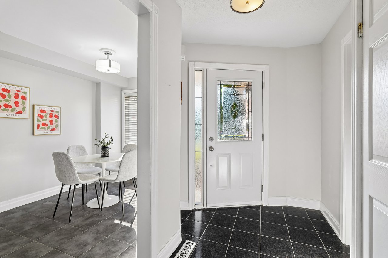 Move-in ready in the heart of Glen Abbey