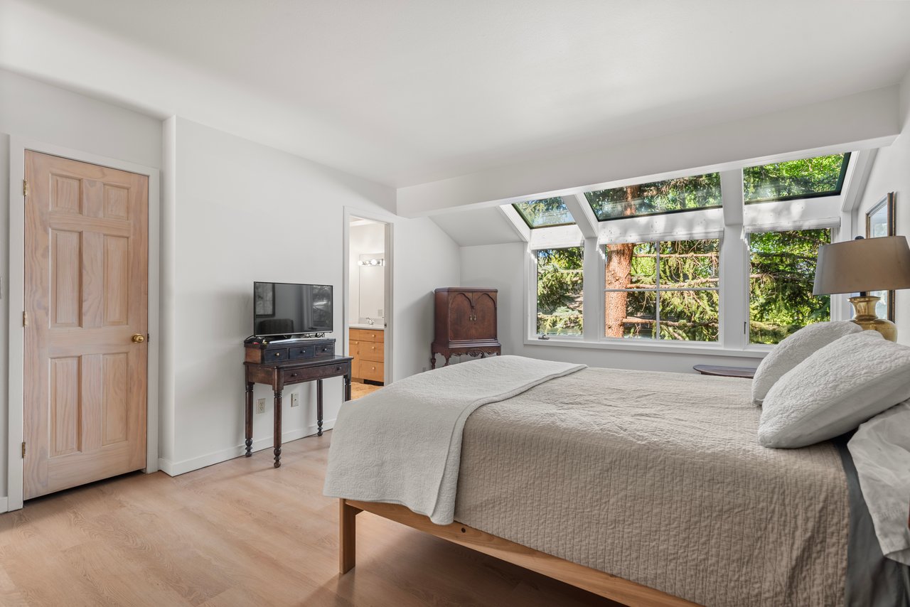 Bright Aspen Townhome: Steps from Culture, Slopes & Transit