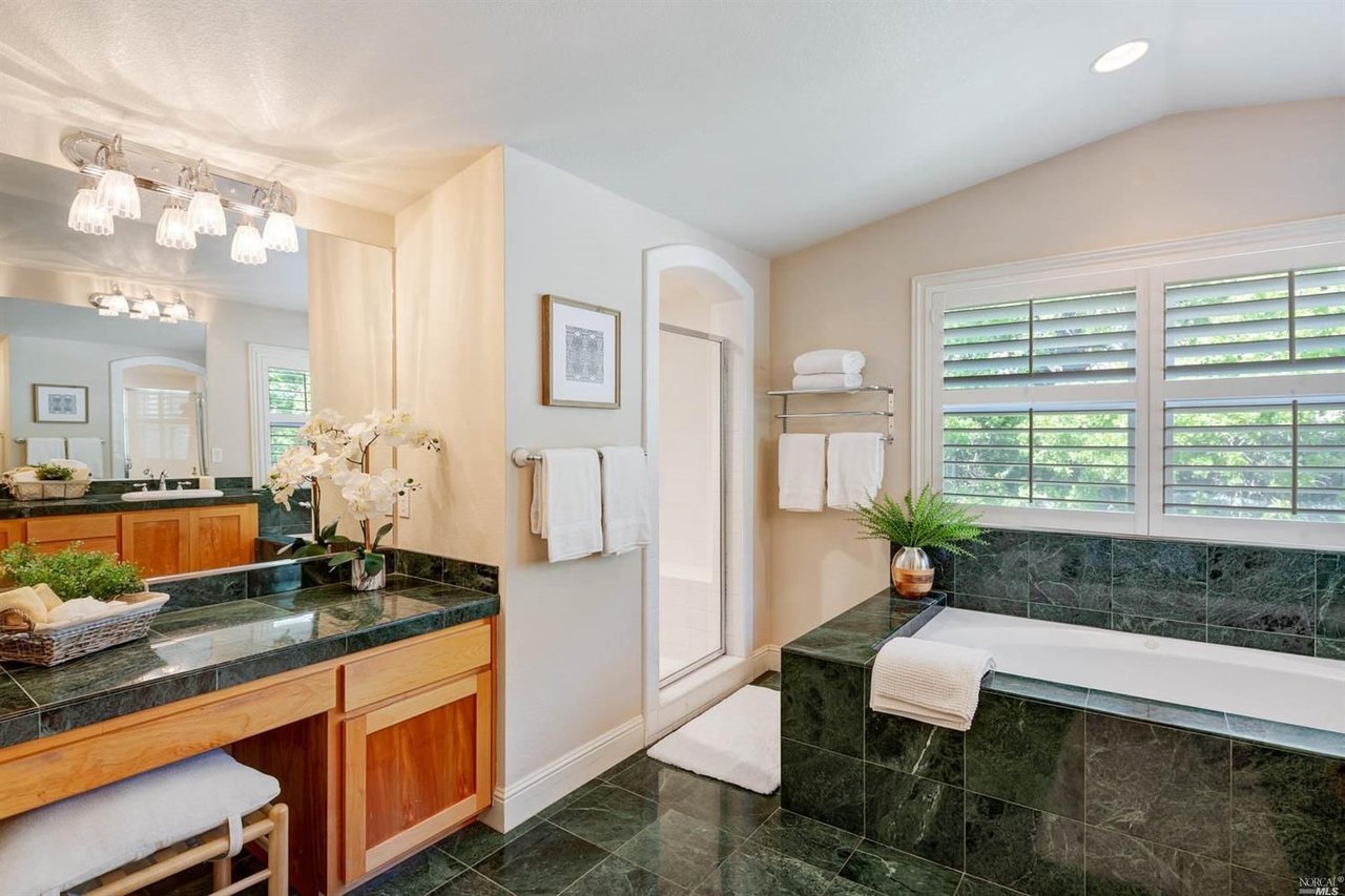 120 Oak Shade Ln