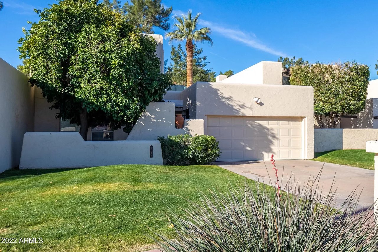 1049 N VILLA NUEVA DR