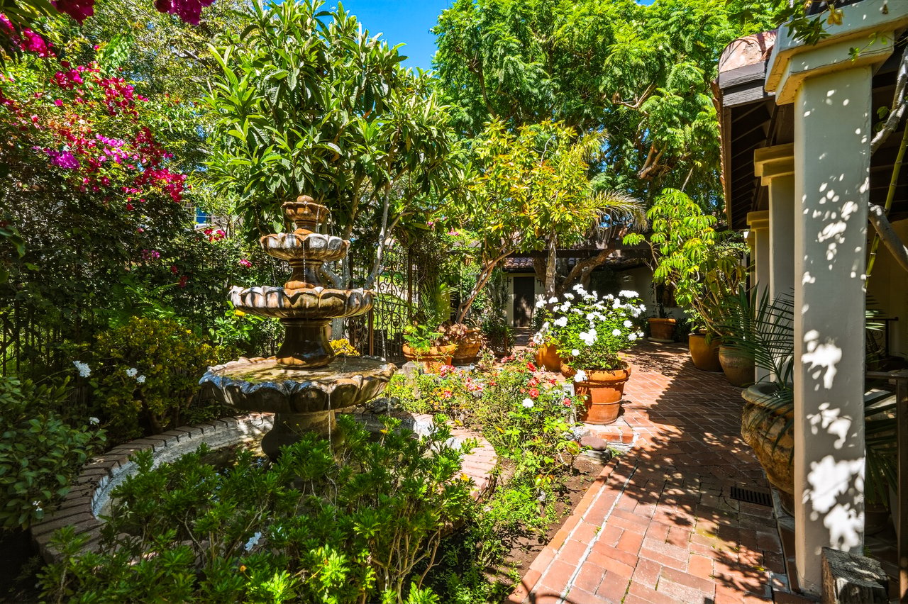 3400 Coast View Dr