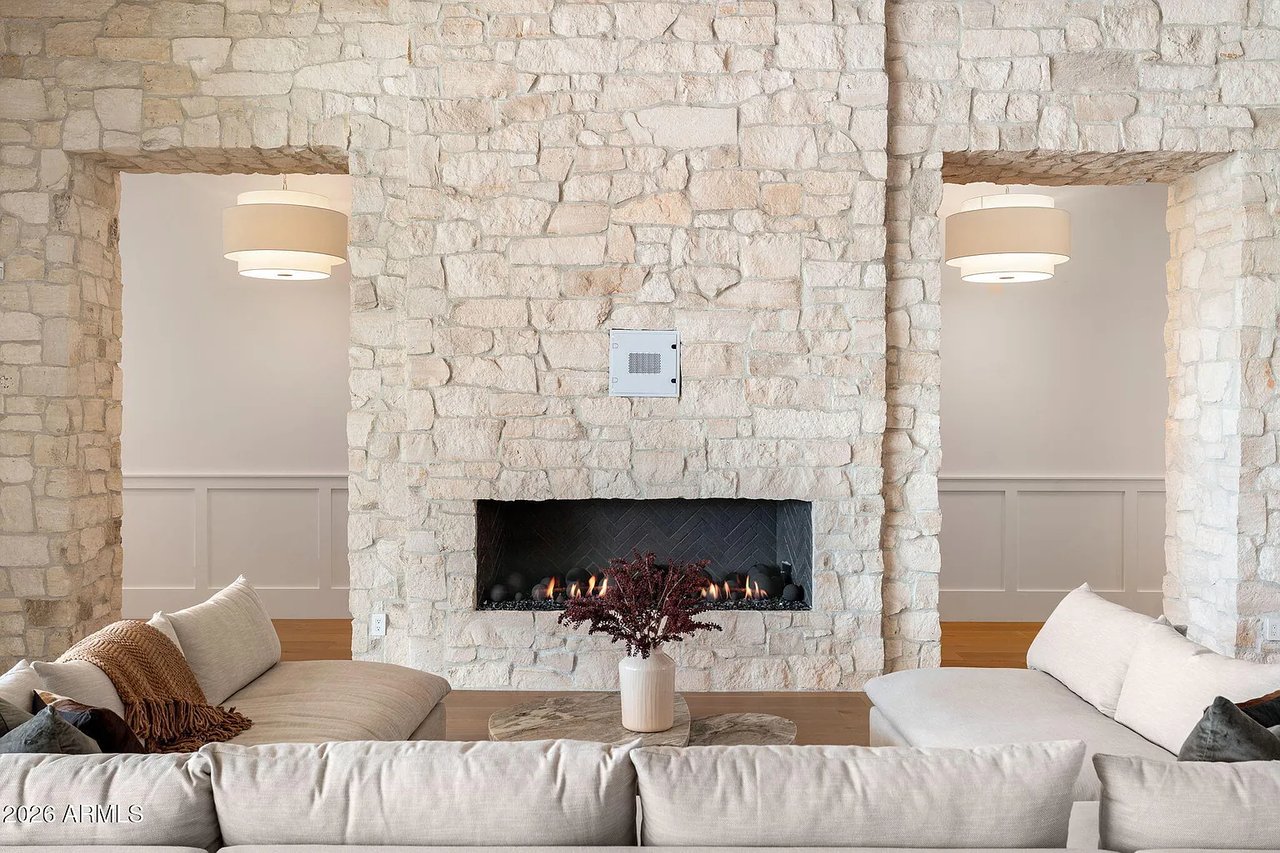 4534 E PEBBLE RIDGE Road