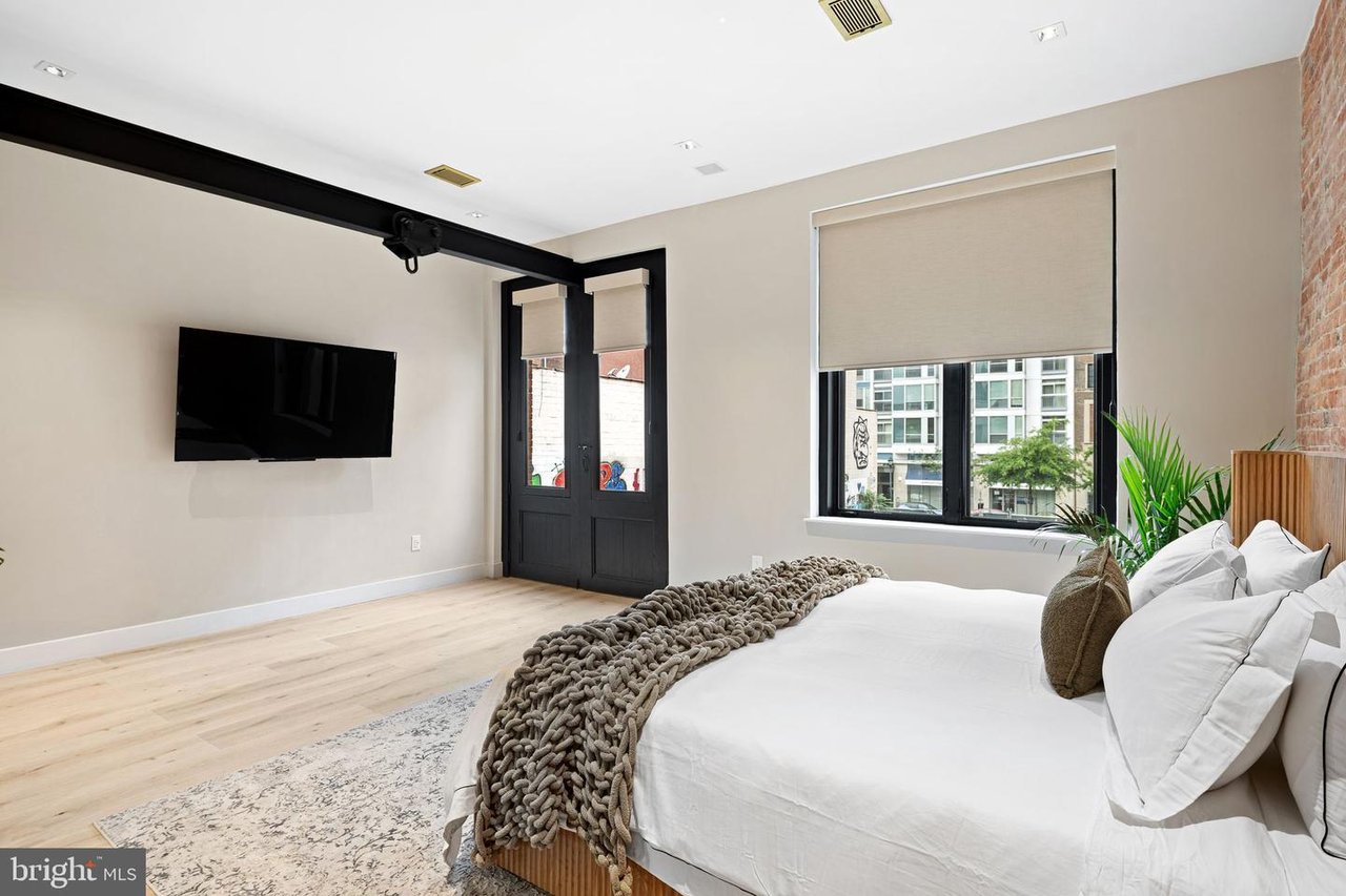 2017 Sansom St, Philadelphia, PA 19103