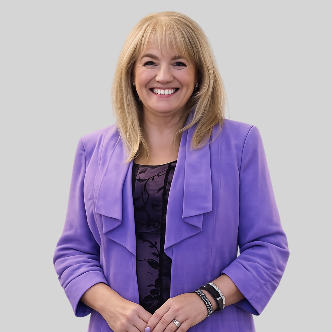 Debbie Geavaras Mount Prospect, IL Real Estate Agent Headshot