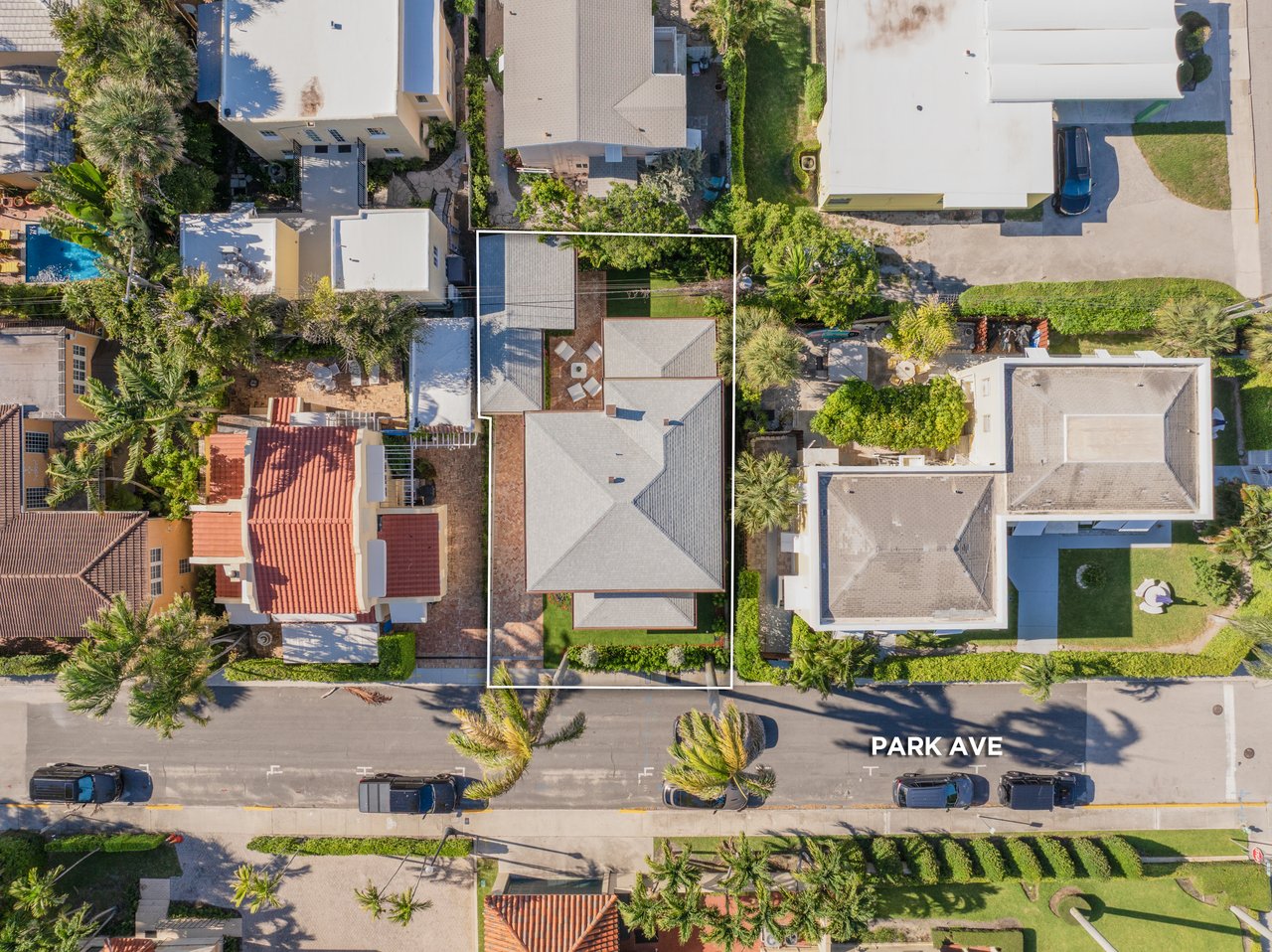 Charming Like New Residence In Town