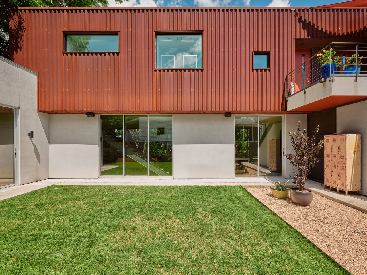 419 W Johanna St