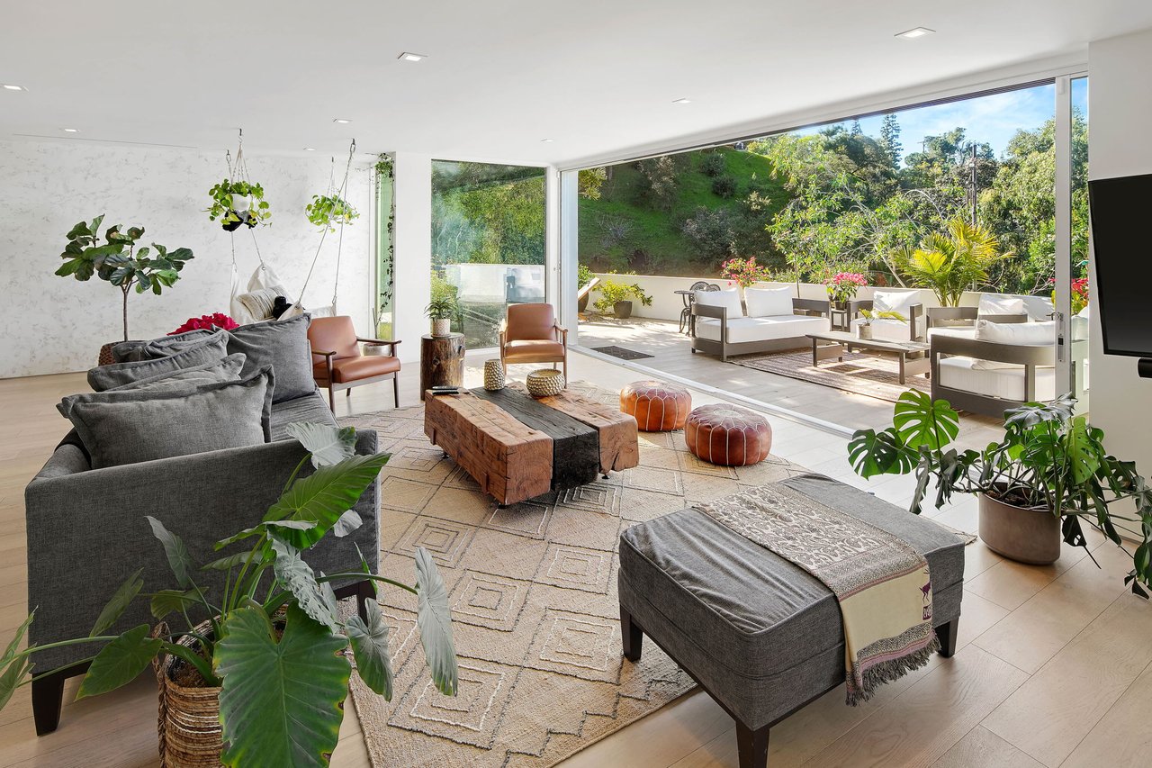2615 La Cuesta Drive
